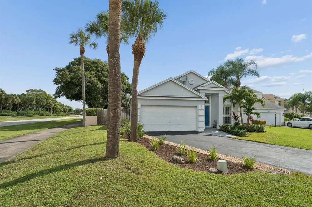 67 Kingfisher Way Boynton Beach, FL 33436
