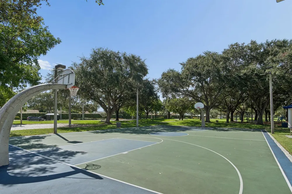 67 Kingfisher Way Boynton Beach, FL 33436