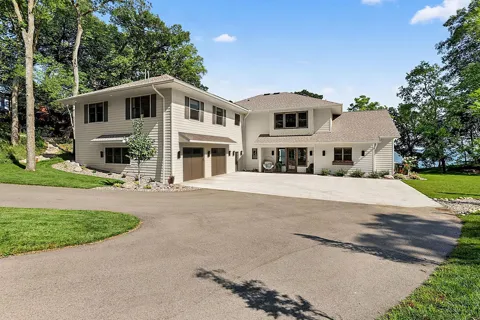 8995 Shore Drive