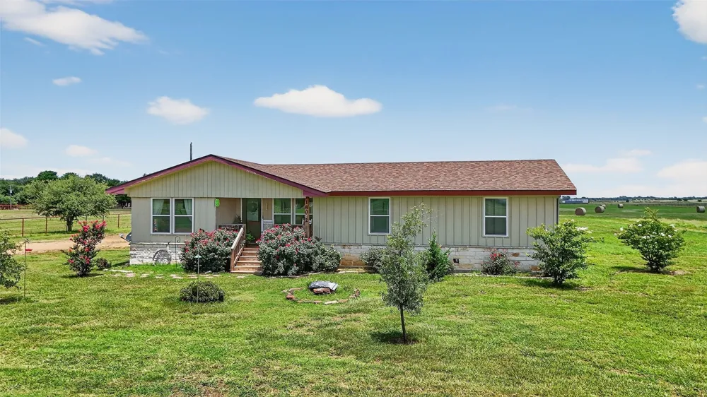 1802 Batey Road Collinsville, TX 76233