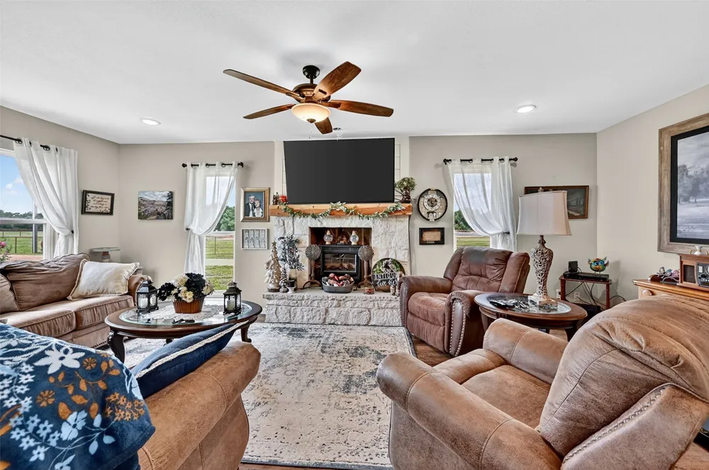 1802 Batey Road Collinsville, TX 76233