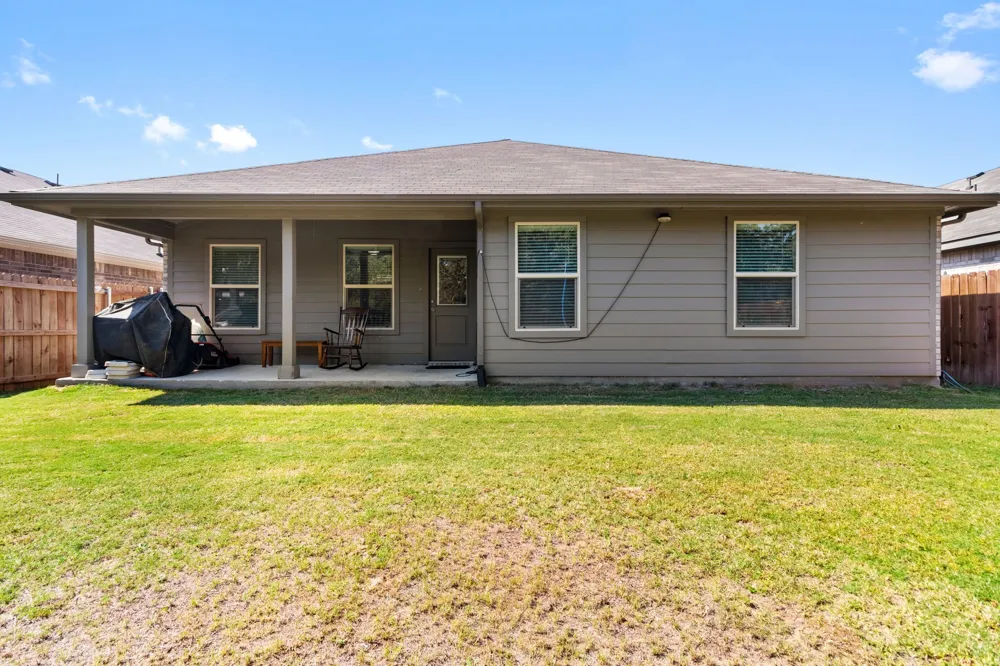 228 Abingdon Street Azle, TX 76020