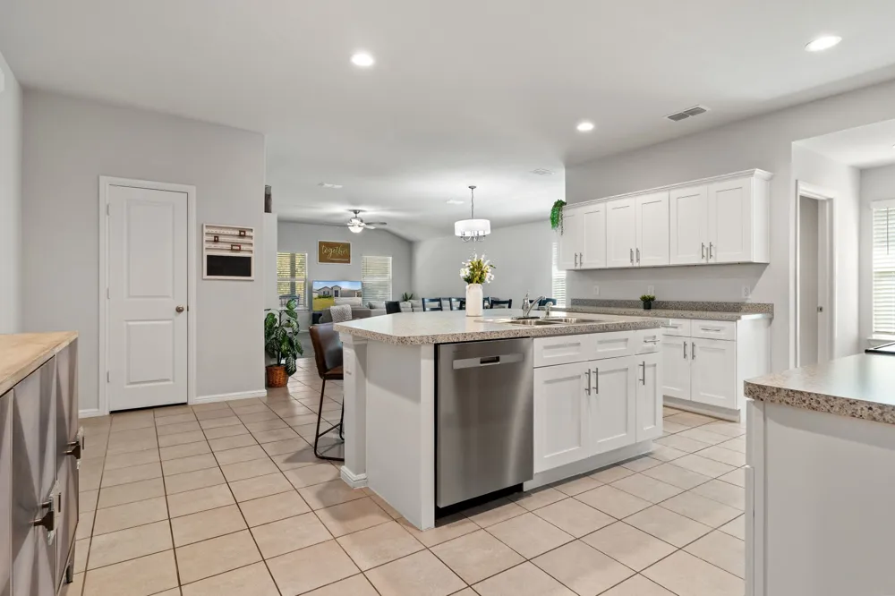 228 Abingdon Street Azle, TX 76020