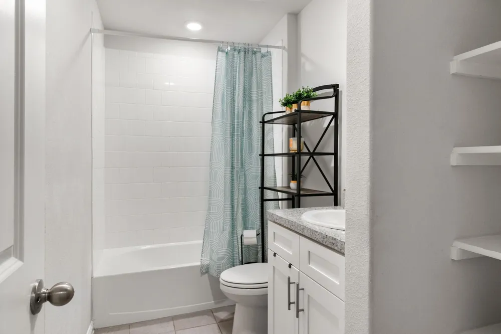 228 Abingdon Street Azle, TX 76020