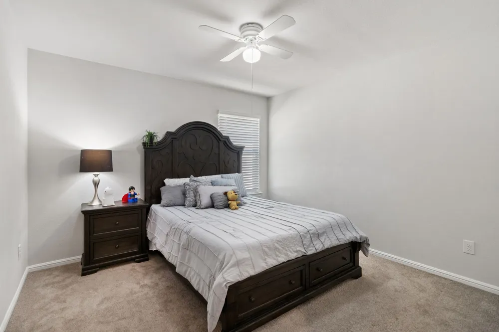 228 Abingdon Street Azle, TX 76020