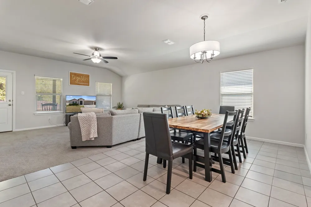 228 Abingdon Street Azle, TX 76020