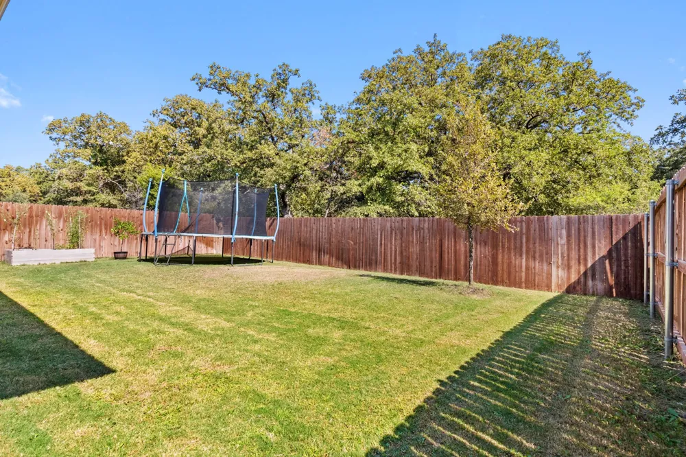 228 Abingdon Street Azle, TX 76020