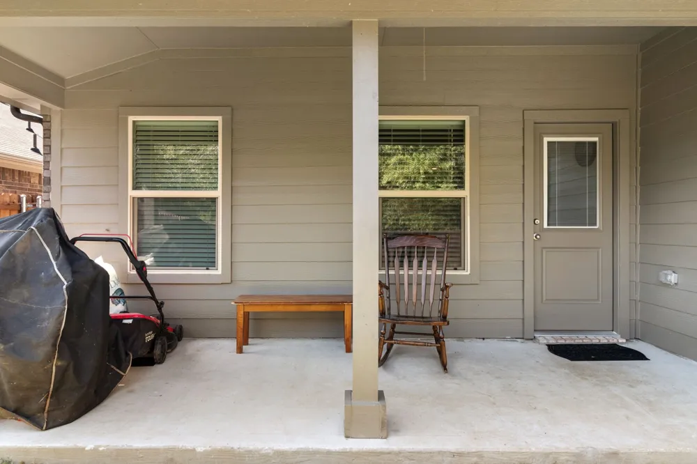 228 Abingdon Street Azle, TX 76020