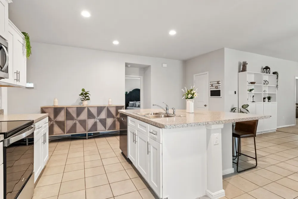 228 Abingdon Street Azle, TX 76020