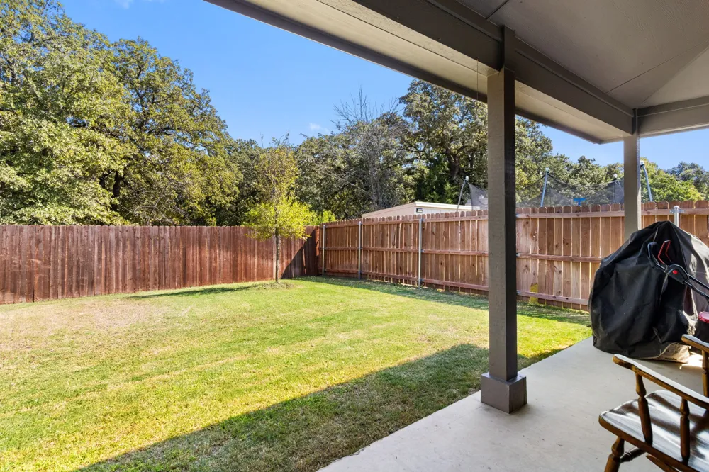 228 Abingdon Street Azle, TX 76020