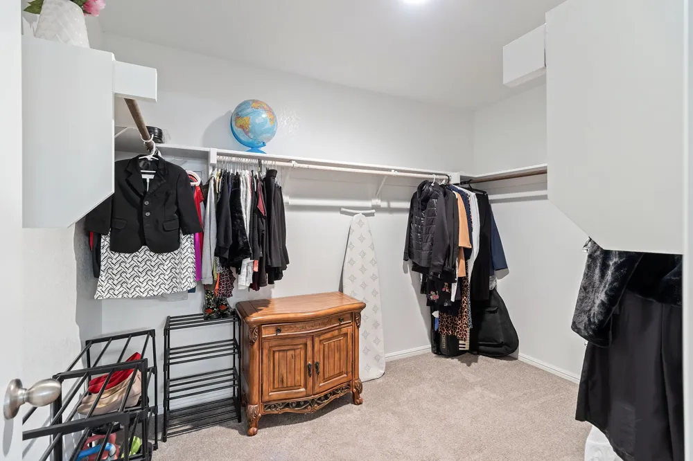 228 Abingdon Street Azle, TX 76020