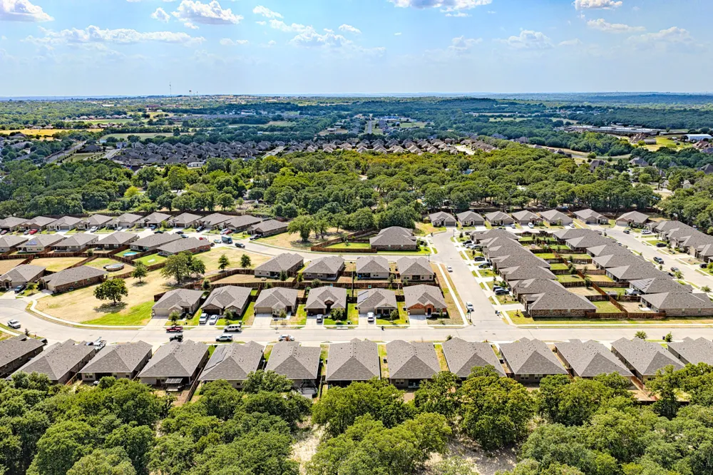 228 Abingdon Street Azle, TX 76020