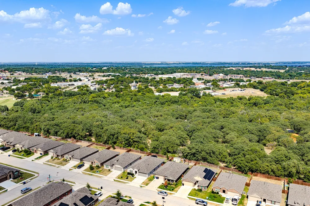 228 Abingdon Street Azle, TX 76020