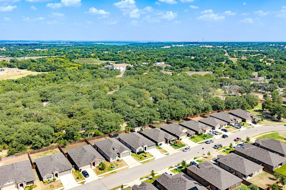 228 Abingdon Street Azle, TX 76020