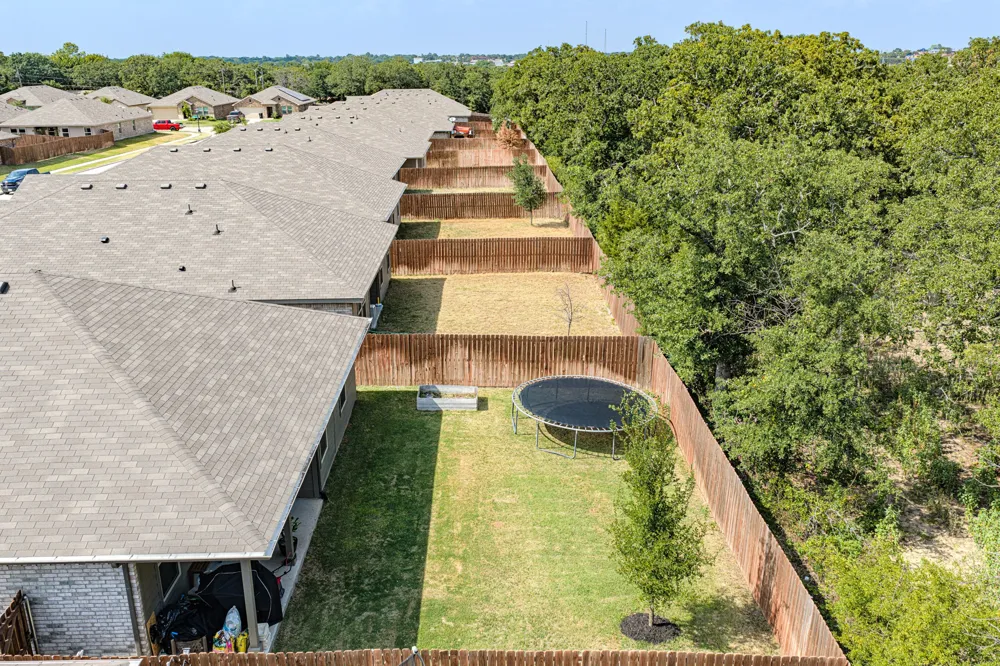 228 Abingdon Street Azle, TX 76020