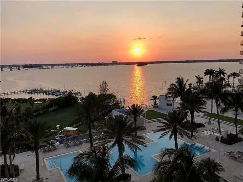 3000 OASIS GRAND BOULEVARD #1002