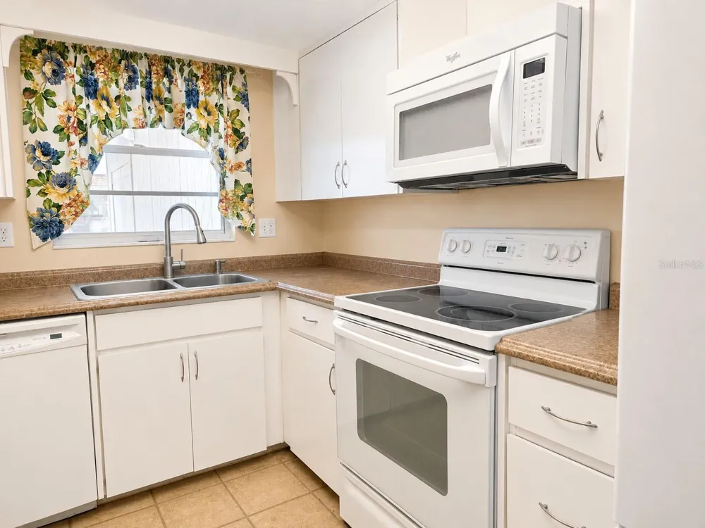 617 PARK CIRCLE #26 Bradenton, FL 34207