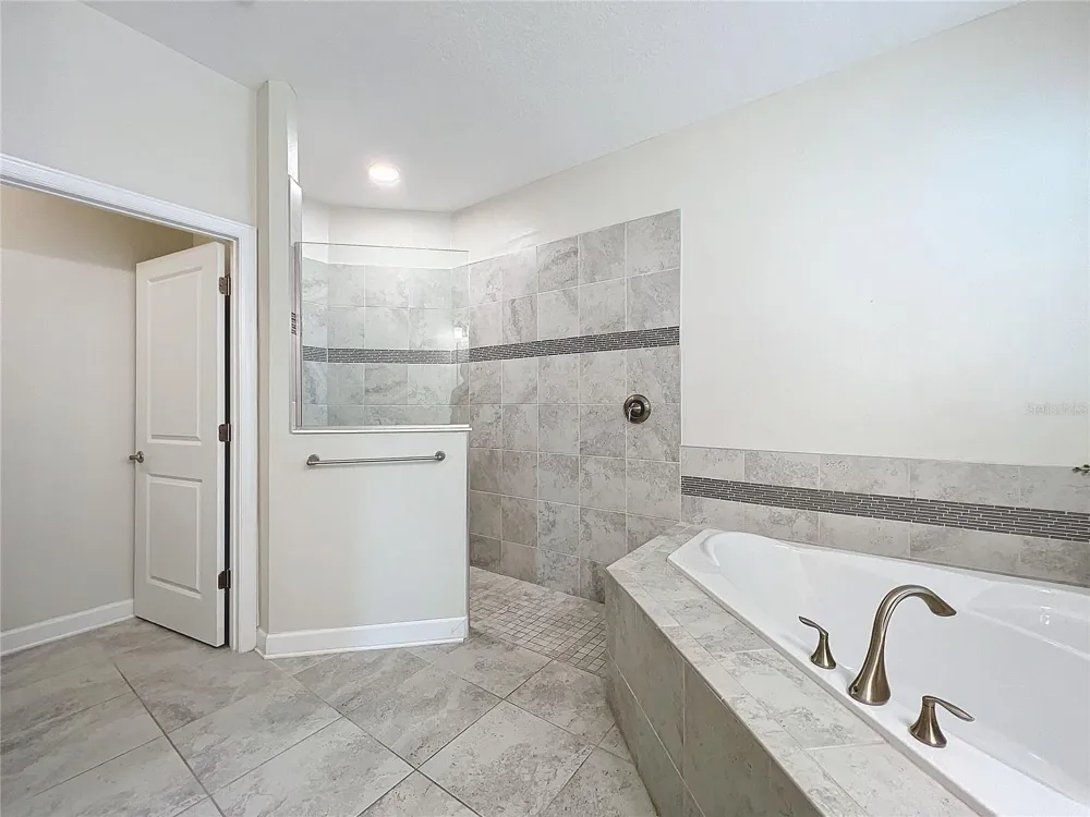 1065 BLACKWOLF RUN RD Davenport, FL 33896