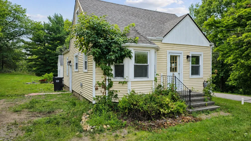 516 Ann Arbor Street Manchester, MI 48158