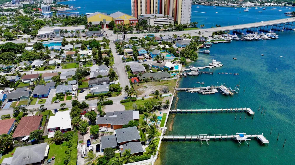 265 E 23RD STREET Riviera Beach, FL 33404