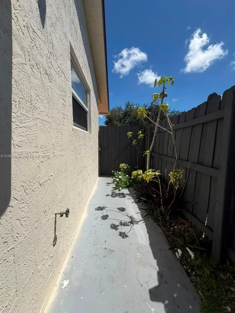 1725 SW 32nd St #0 Fort Lauderdale, FL 33315