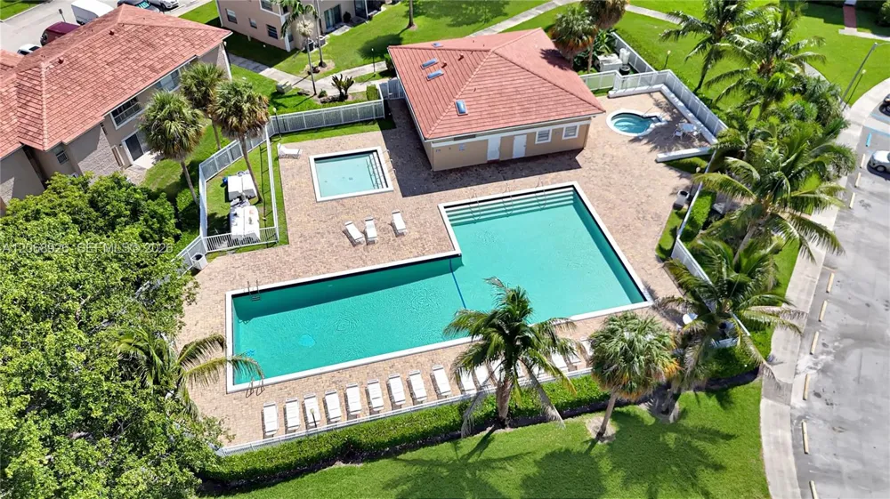 10056 Twin Lakes Dr #37-D Coral Springs, FL 33071