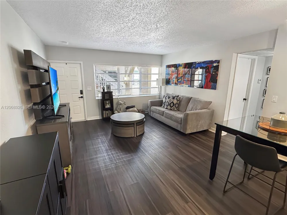10056 Twin Lakes Dr #37-D Coral Springs, FL 33071