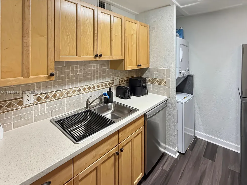 10056 Twin Lakes Dr #37-D Coral Springs, FL 33071