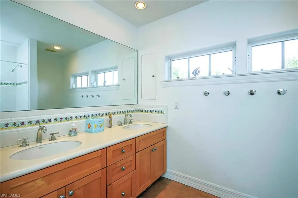 580 Sea Oats Drive Sanibel, FL 33957