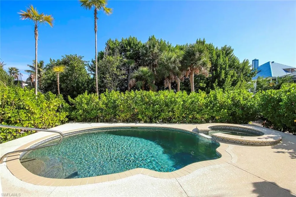 580 Sea Oats Drive Sanibel, FL 33957