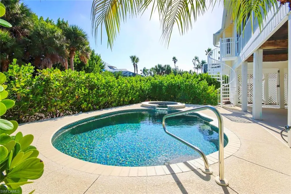 580 Sea Oats Drive Sanibel, FL 33957