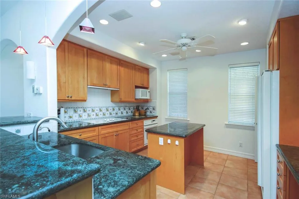 580 Sea Oats Drive Sanibel, FL 33957