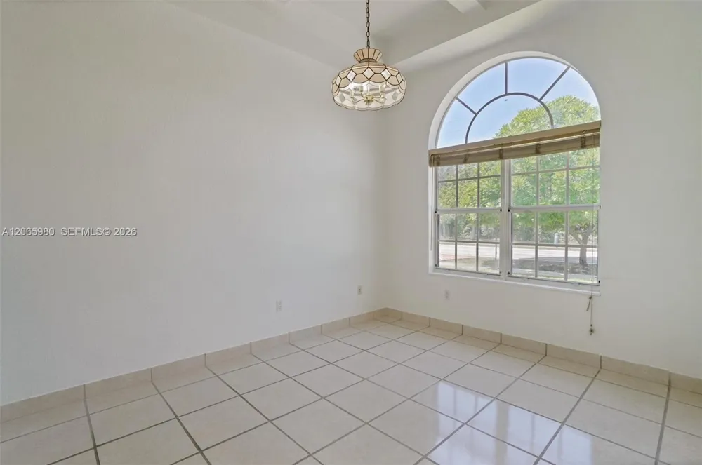25 Ludlam Dr Miami Springs, FL 33166
