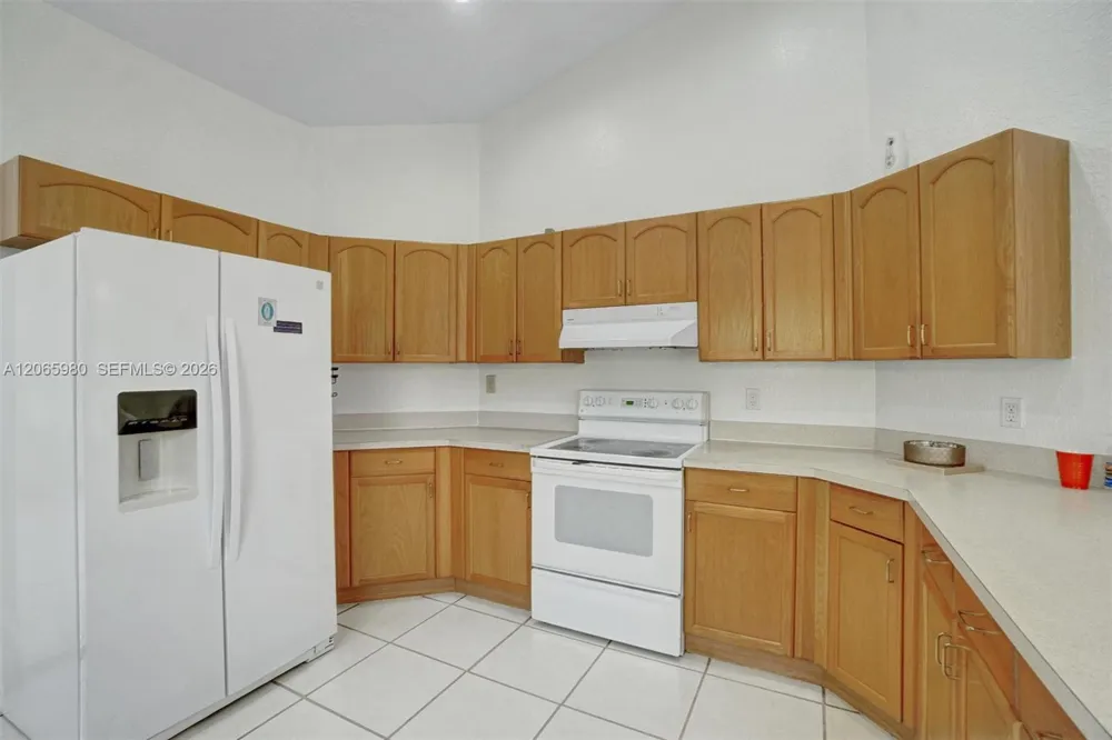 25 Ludlam Dr Miami Springs, FL 33166