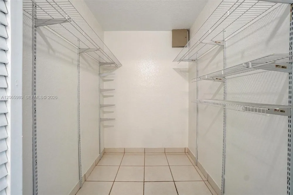 25 Ludlam Dr Miami Springs, FL 33166