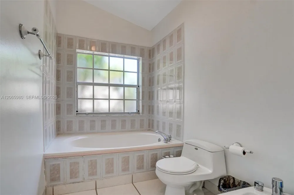 25 Ludlam Dr Miami Springs, FL 33166