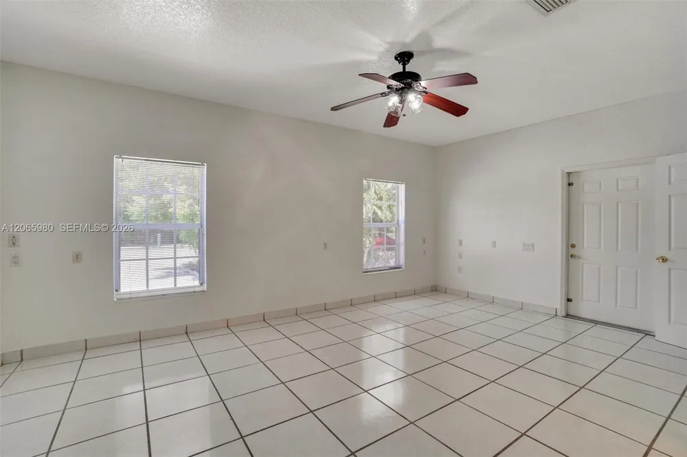 25 Ludlam Dr Miami Springs, FL 33166