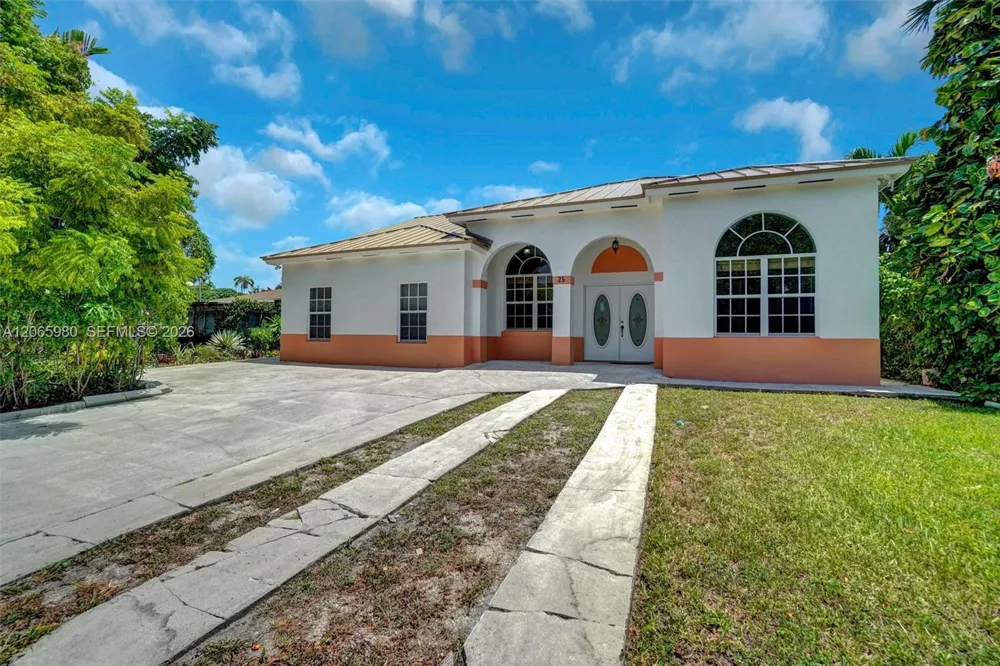 25 Ludlam Dr Miami Springs, FL 33166
