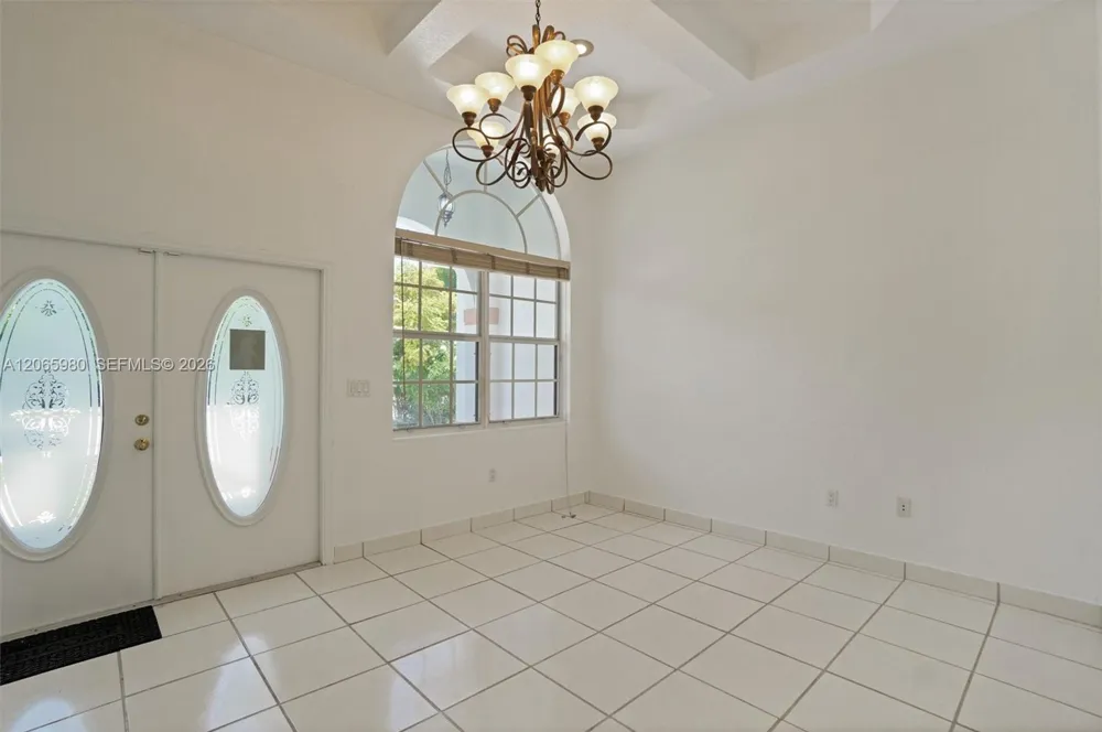 25 Ludlam Dr Miami Springs, FL 33166