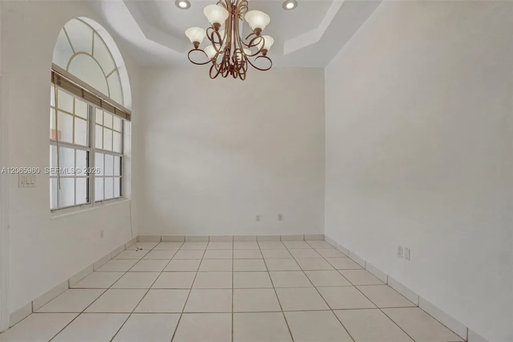 25 Ludlam Dr Miami Springs, FL 33166