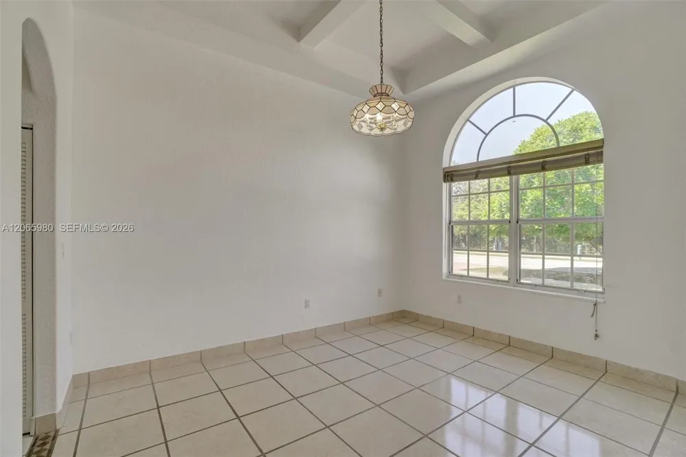 25 Ludlam Dr Miami Springs, FL 33166