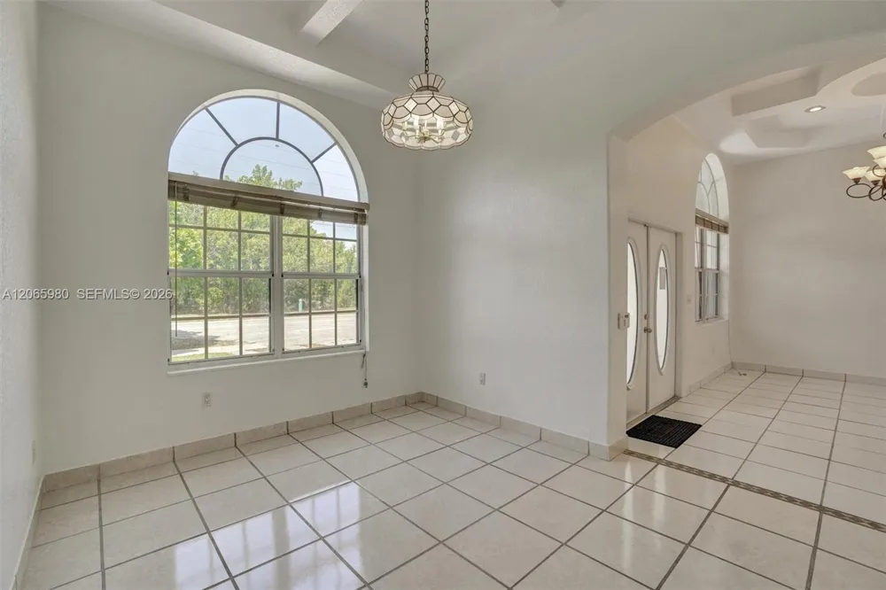 25 Ludlam Dr Miami Springs, FL 33166