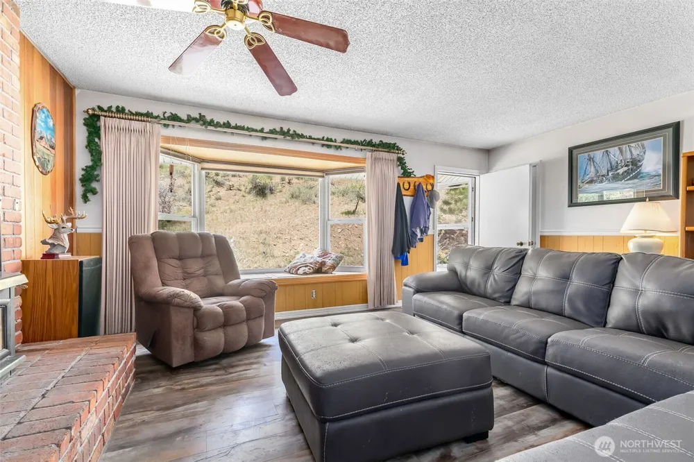 15547 State Route 410 Naches, WA 98937