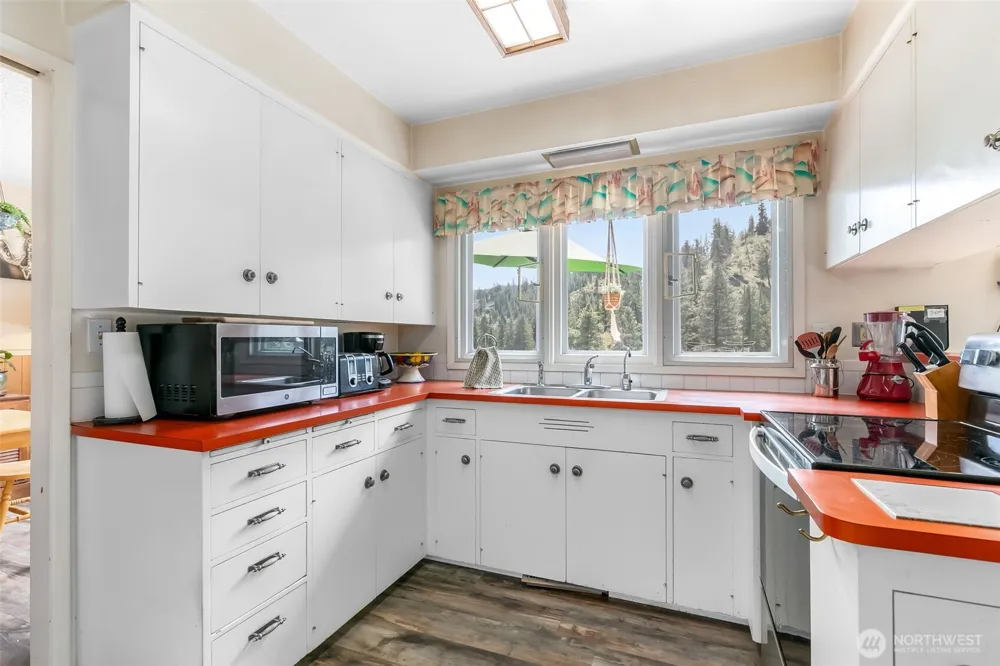 15547 State Route 410 Naches, WA 98937
