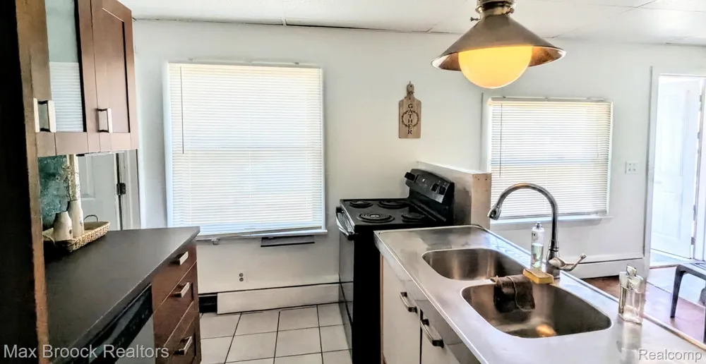 913 Boston Avenue Waterford Charter Township, MI 48328