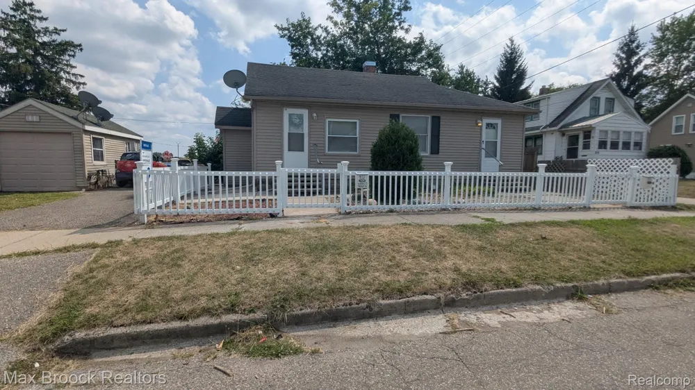 913 Boston Avenue Waterford Charter Township, MI 48328