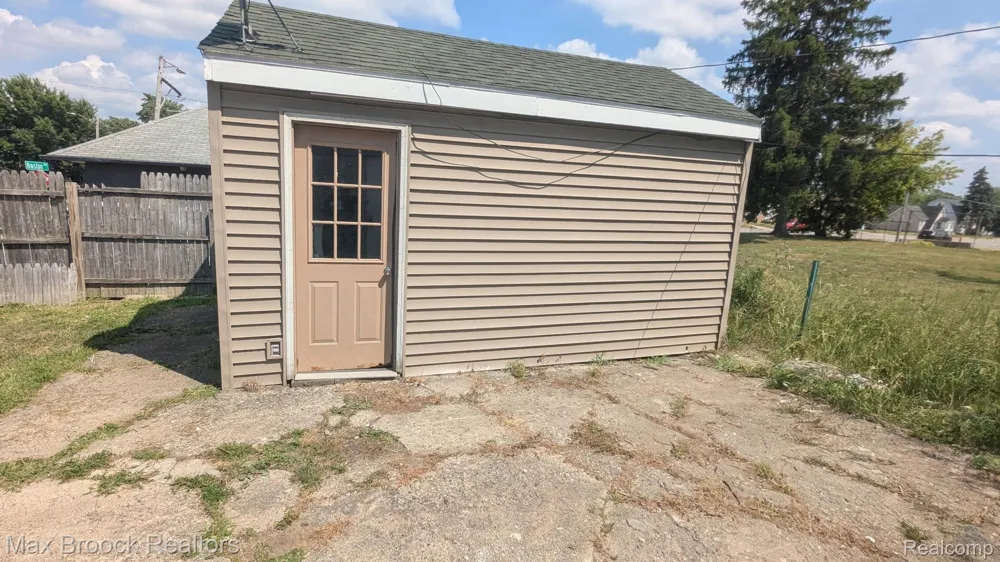913 Boston Avenue Waterford Charter Township, MI 48328