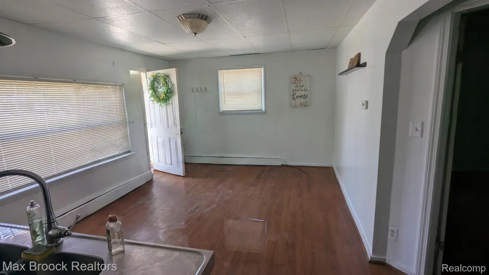 913 Boston Avenue Waterford Charter Township, MI 48328