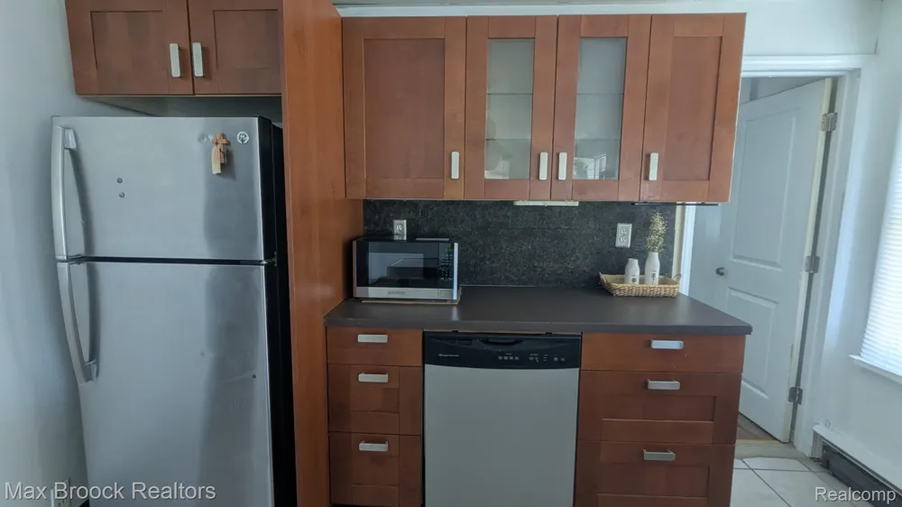 913 Boston Avenue Waterford Charter Township, MI 48328