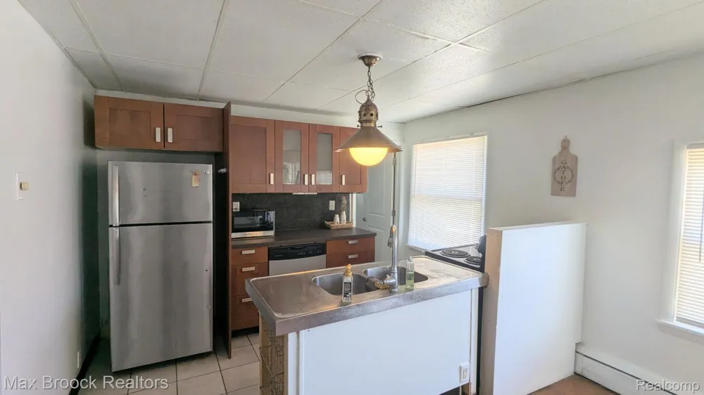 913 Boston Avenue Waterford Charter Township, MI 48328